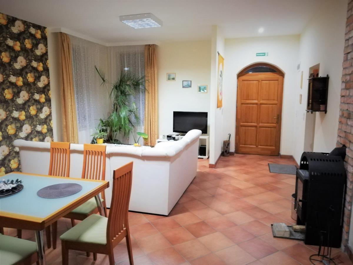 Parva Foresta Apartment Mişcolţ Exterior foto