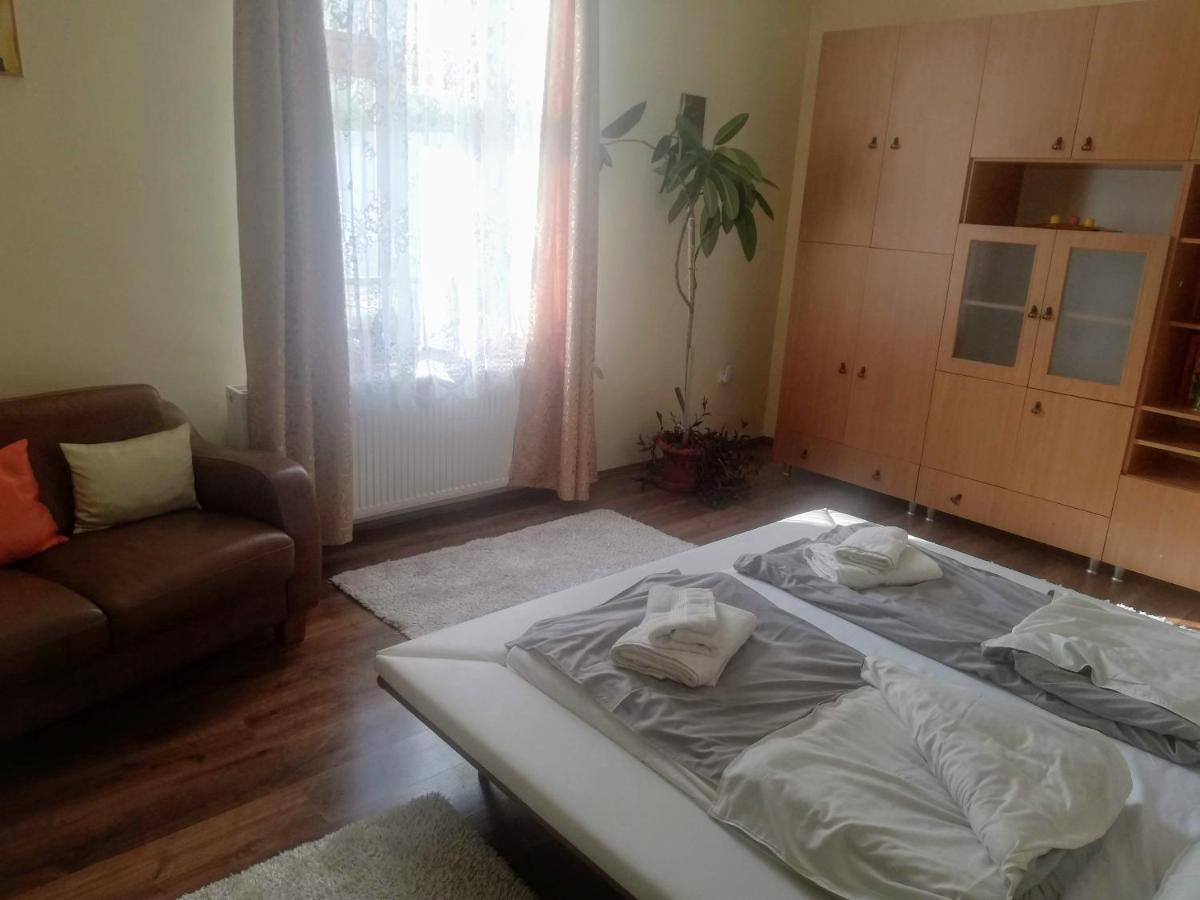 Parva Foresta Apartment Mişcolţ Exterior foto
