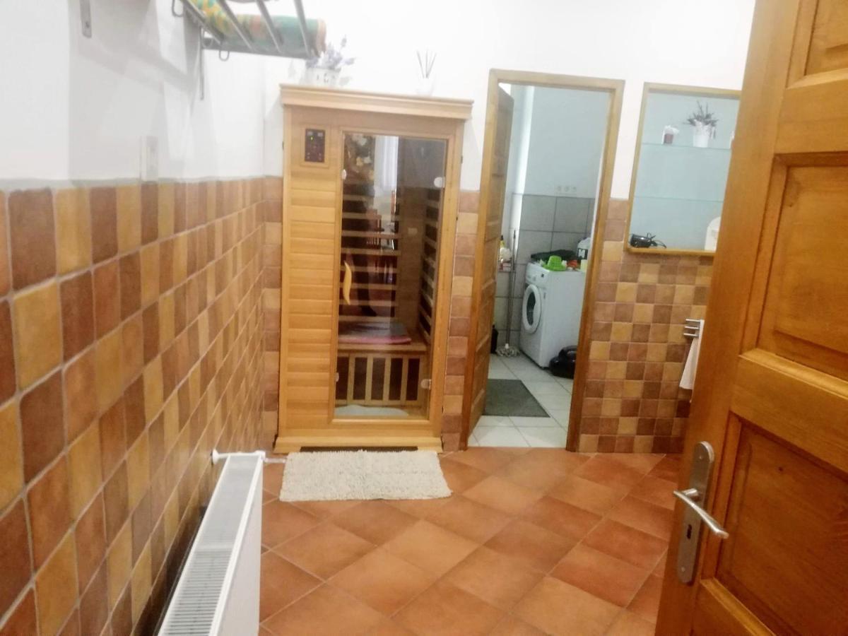 Parva Foresta Apartment Mişcolţ Exterior foto